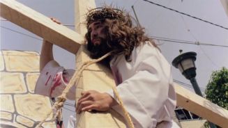 Ostern in Mexiko: Der Mann, der das Kreuz baut