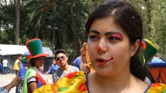 Erdbeben in Mexiko: Clown rettet Kinder