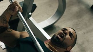 Apple-Werbung: So lustig sportelt Drake zu Swift-Song