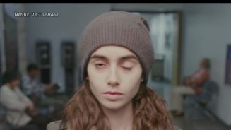 Abgemagert: Lily Collins im Trailer zu ‚To the Bone‘