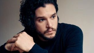 Zieh das Shirt aus: Kit Harington fühlt sich erniedrigt