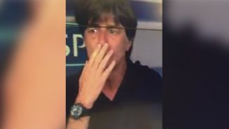 Schon wieder! Jogi Löw packt den Riecher aus