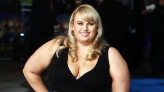 Eifersüchtig? Rebel Wilson disst Bikini-Girls